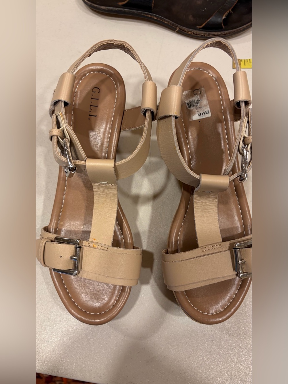 GILI leather sandals sz 6 beige